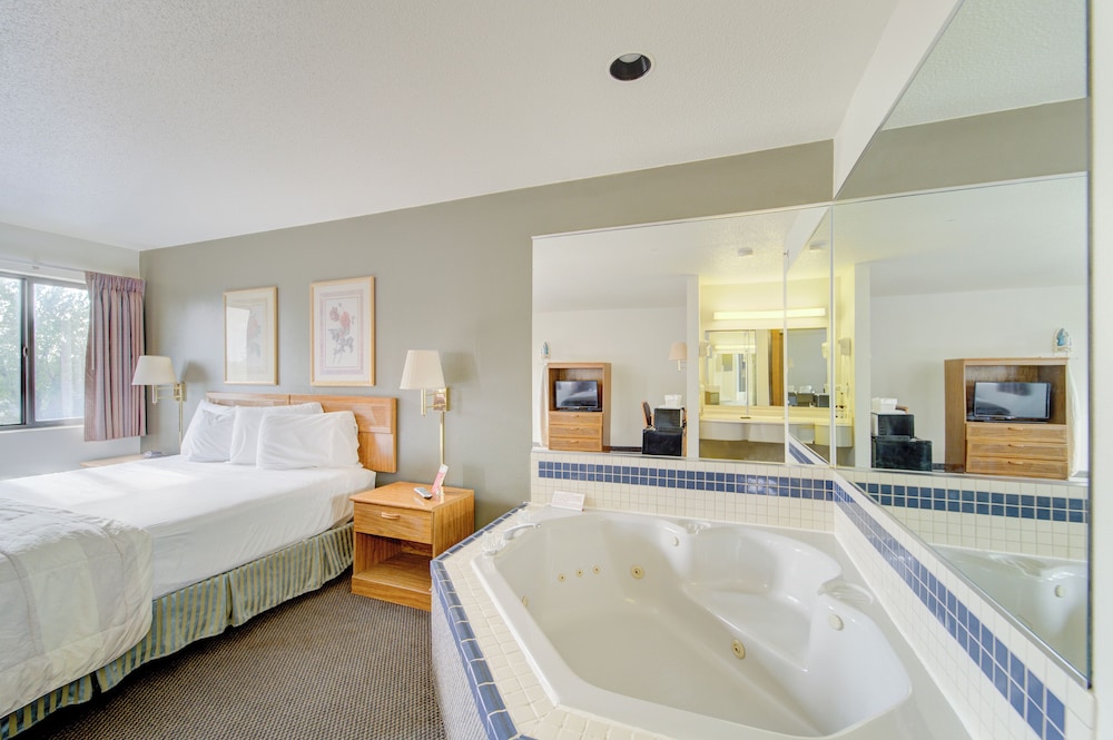 Capital O Amerihost Inn and Suites Fulton Hwy 54 MO - photo 22