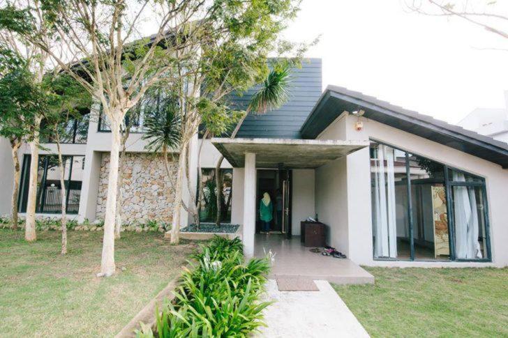 Villa Luxury Banglow At Town Teluk Chempedak — 4-Star Luxury Hotel in Kuantan, Malaysia