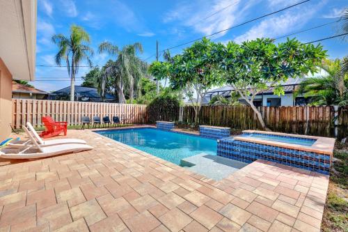 CocoBreeze Poolside Paradise Mins to Beach in Naples, United States