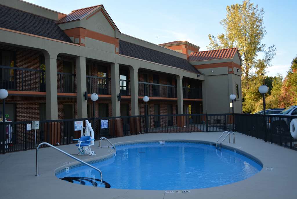 Super 8 by Wyndham Huntersville Charlotte Area - photo 7