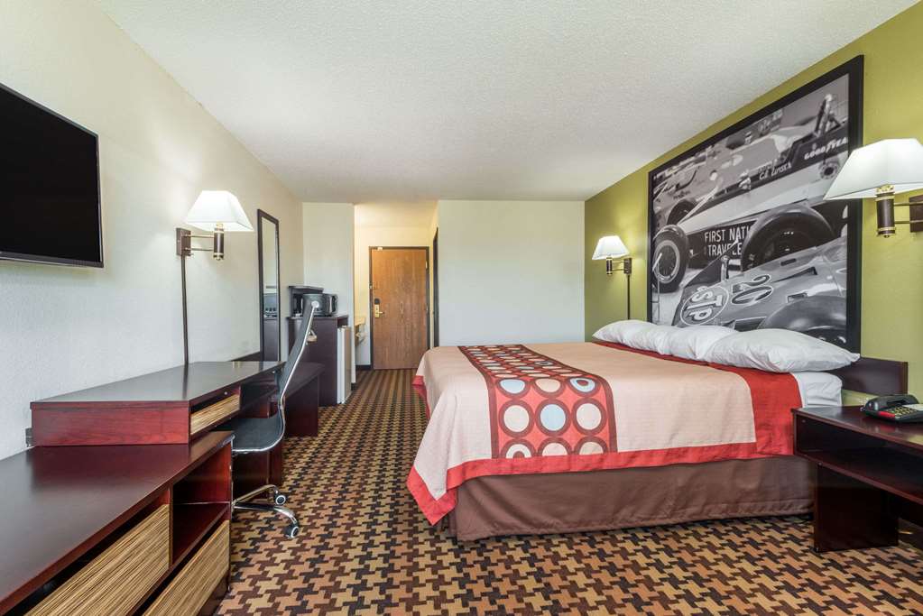 Super 8 by Wyndham Cloverdale - photo 9