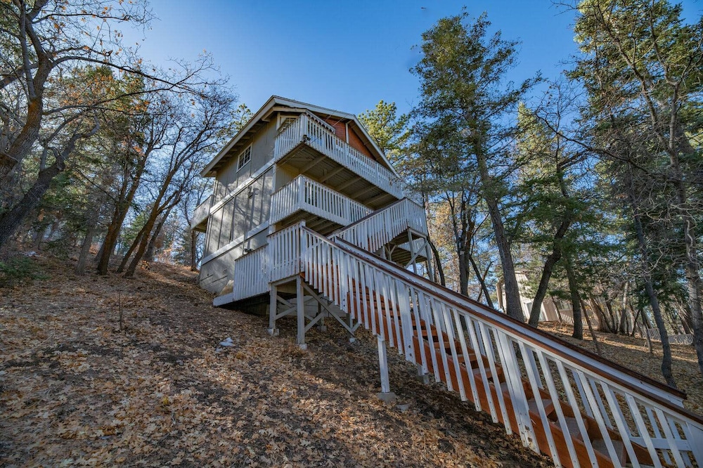 Lunar Lodge Great cabin with an amazing view — 4-Star Luxury Hotel in Big Bear Lake, United States