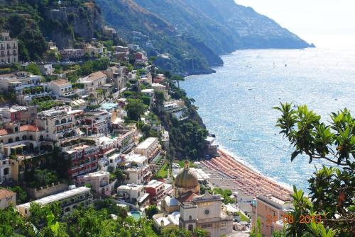 A casa dei Sasso vista mare mozzafiato — 4-Star Luxury Hotel in Positano, Italy