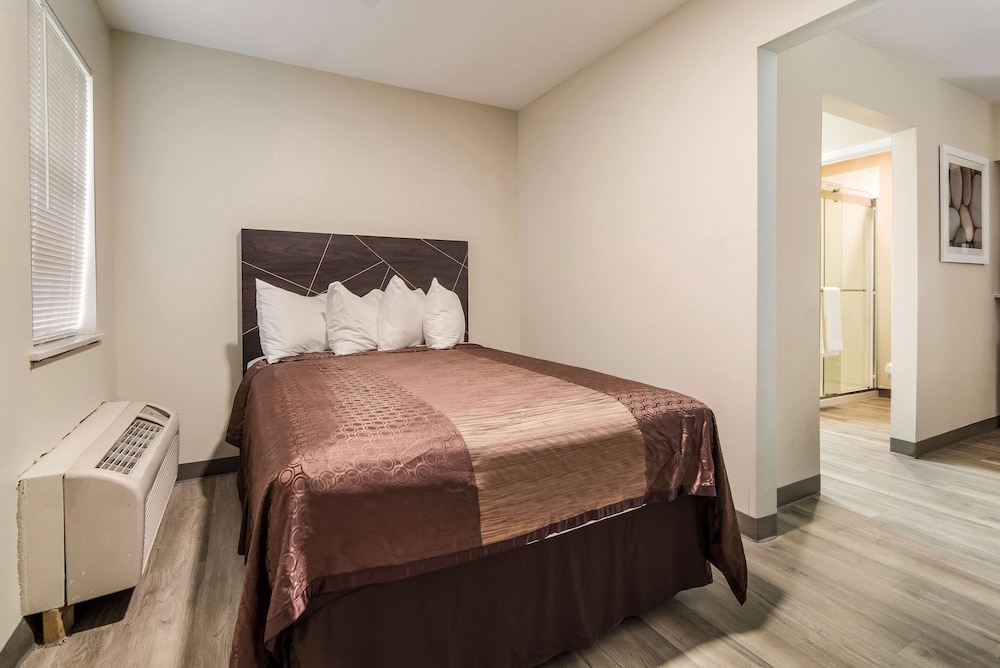 Quality Inn & Suites Dallas Cityplace - photo 10