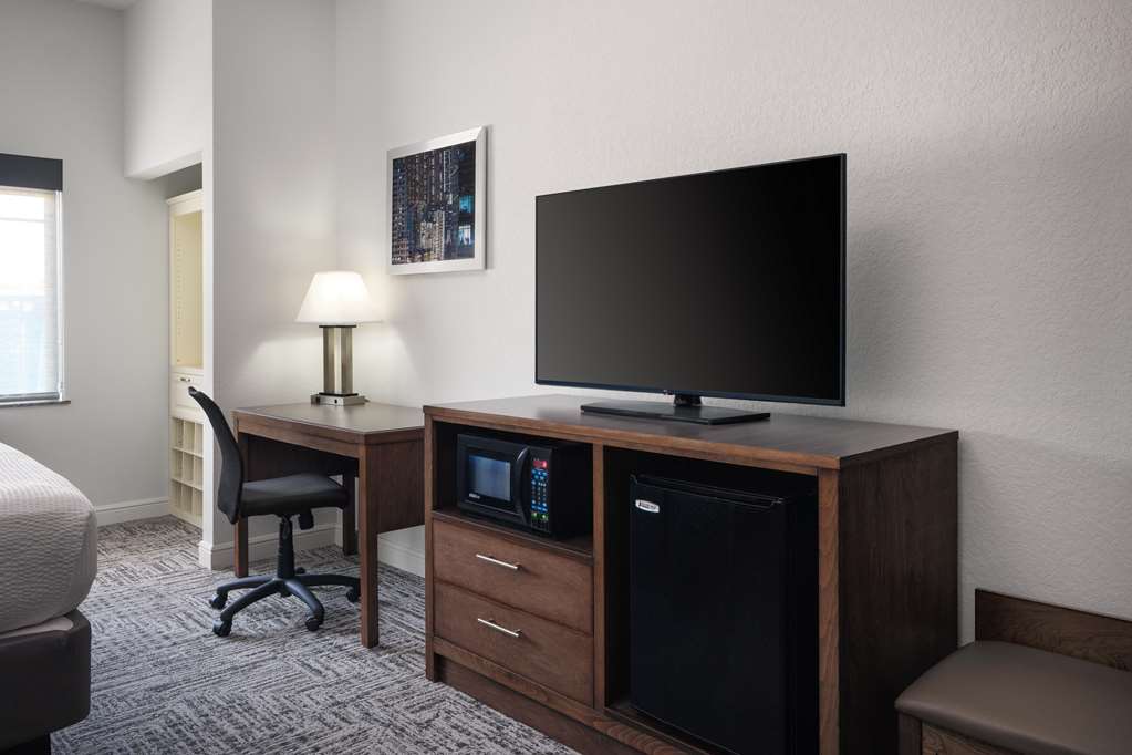 Best Western Plus College Station Inn & Suites - photo 14