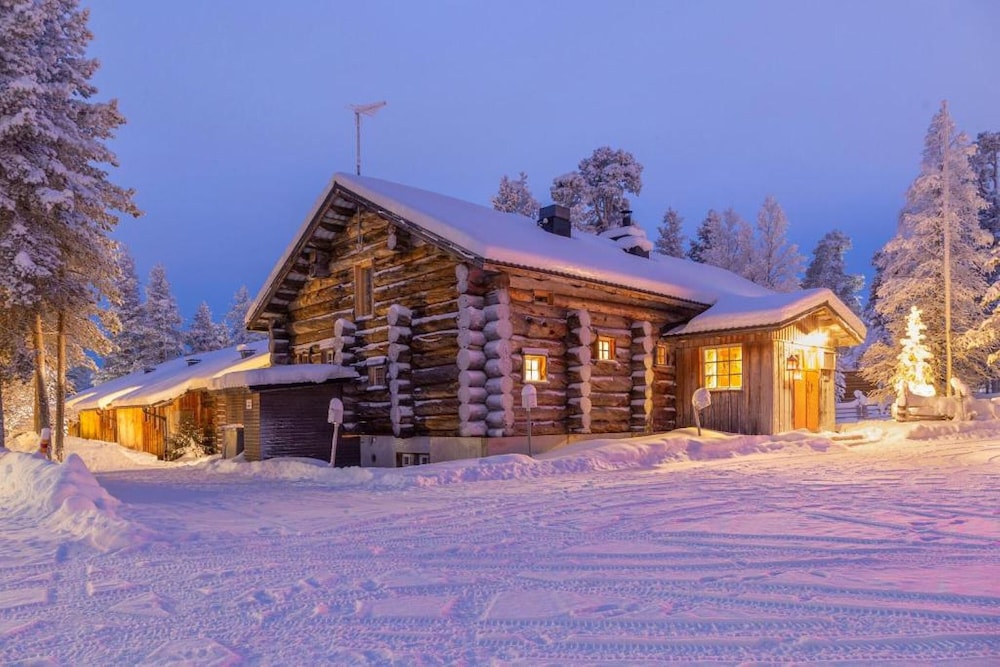 Kuukkeli Hirvas Suite — 4-Star Luxury Hotel in Inari, Finland