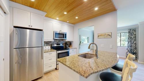 213 Turnberry Village - featured photo