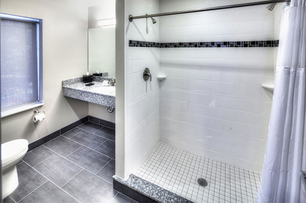 East Avenue Inn & Suites - photo 23