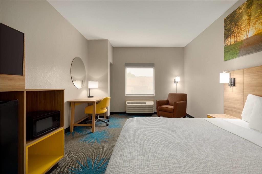 Days Inn & Suites by Wyndham Prattville Montgomery - photo 17