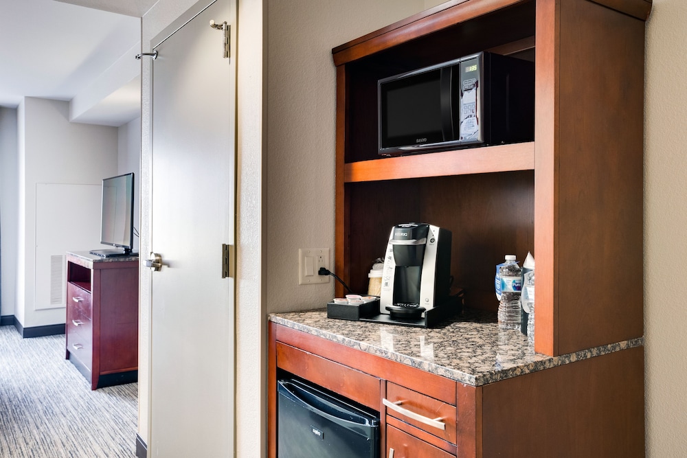Hilton Garden Inn Milwaukee Airport - photo 13