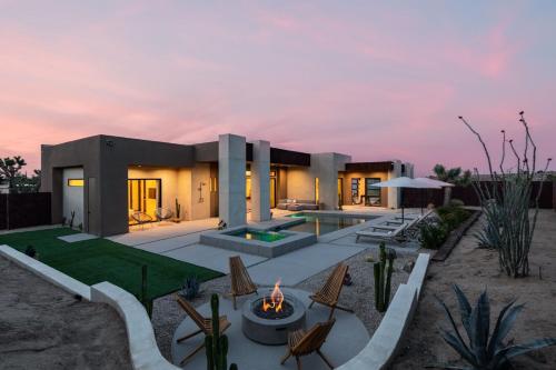 Windsong Modern compound w pool spa - last minute hotel in Yucca Valley