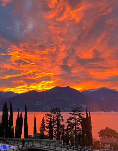 Postcard view 3 minutes walk from the lake — 4-Star Luxury Hotel in Menaggio, Italy