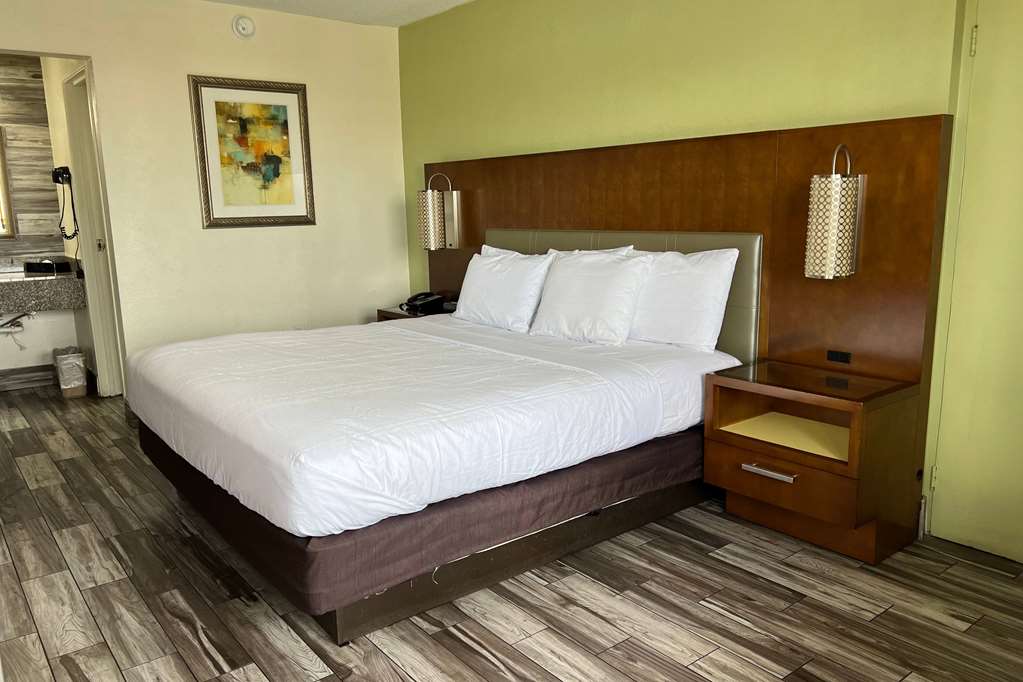 Baymont by Wyndham Orlando Downtown - photo 17