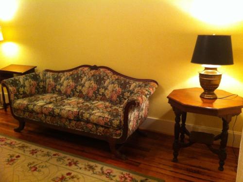 Brooks House Suites — 5-Star Luxury Hotel in Mineola, United States