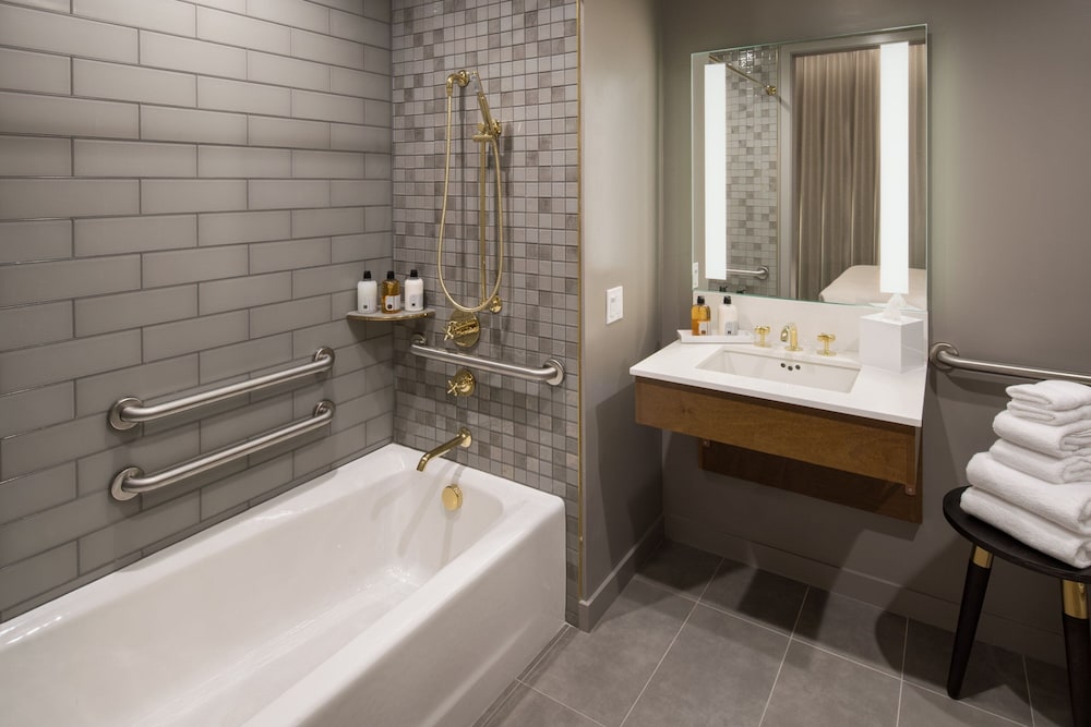 The Hi Lo Autograph Collection - photo 42
