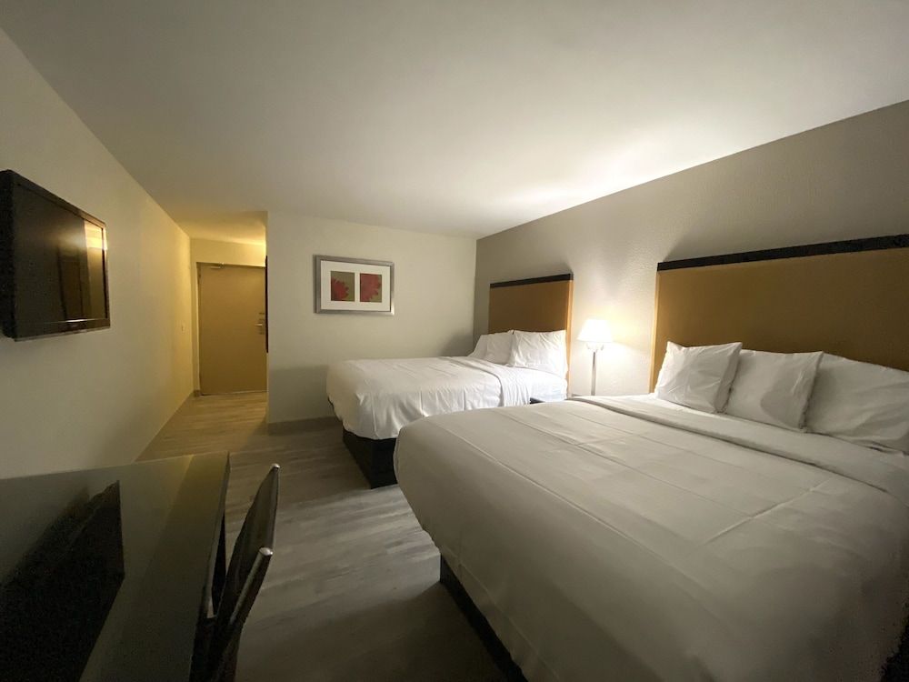 University Inn of Carbondale - photo 12