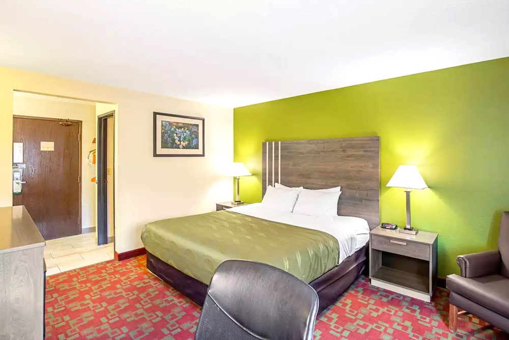 Norwood Inn & Suites Milwaukee - photo 16