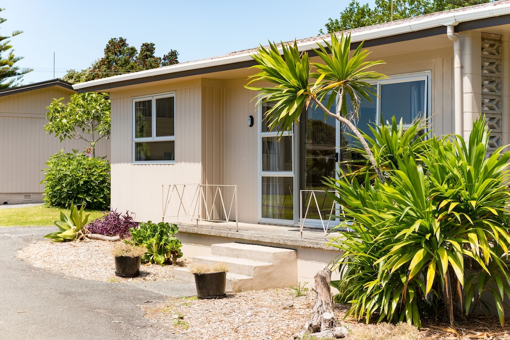 Waitangi Beach Units in Paihia, New Zealand