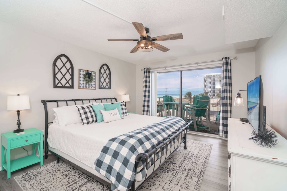 Bethys Beachy Beauty Regency Towers - photo 4