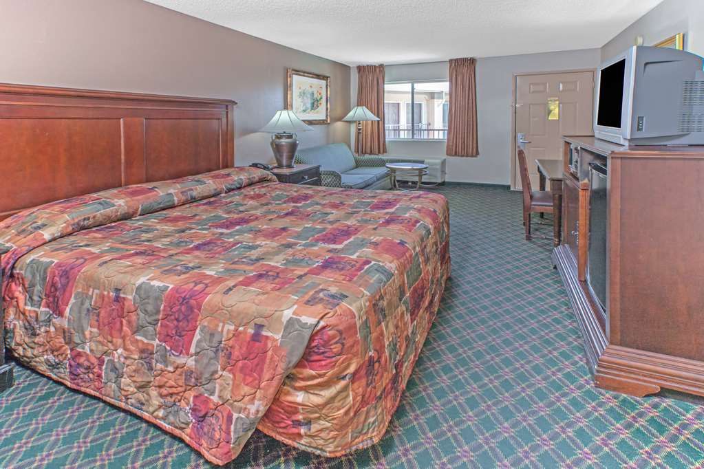 Knights Inn Forest Hill - photo 10