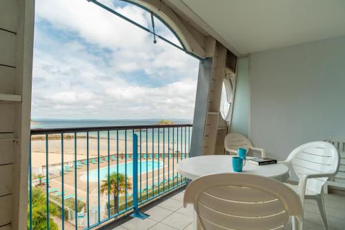 Le Tamm Bara Appt avec piscine partagée — 4-Star Luxury Hotel in Douarnenez, France