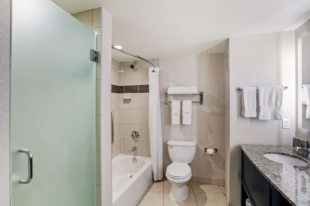 Best Western Plus Marina Gateway Hotel - photo 54
