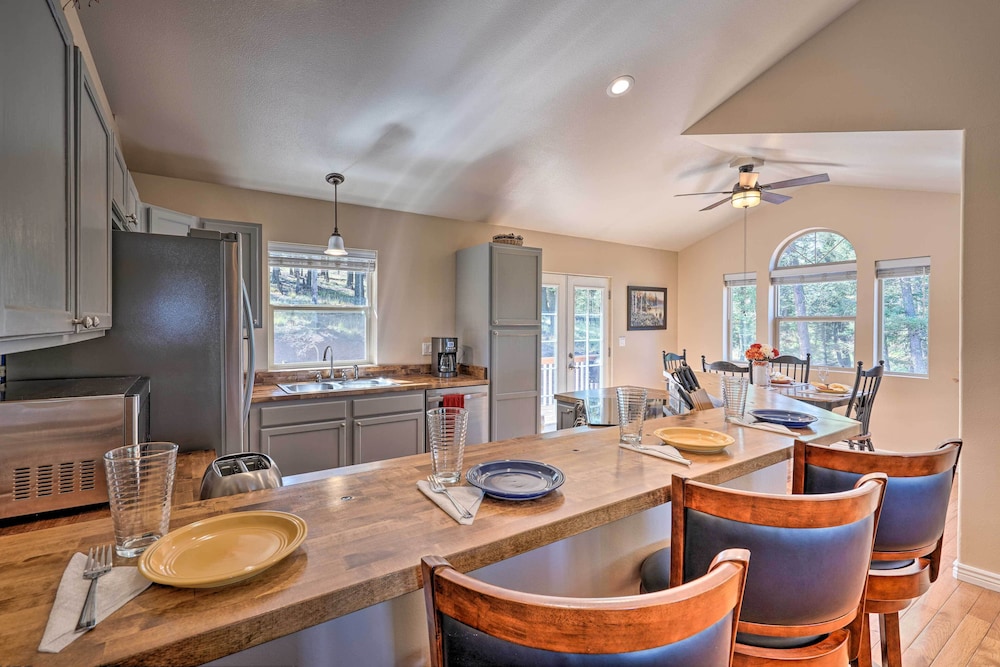 Hilltop Haven in Florissant Deck and Mountain View — hotel in Florissant
