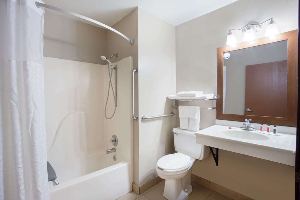Super 8 by Wyndham Iowa City Coralville - photo 6