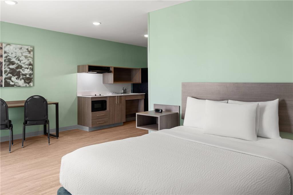 ECHO Suites Extended Stay by Wyndham Indianapolis AmeriPlex - photo 30