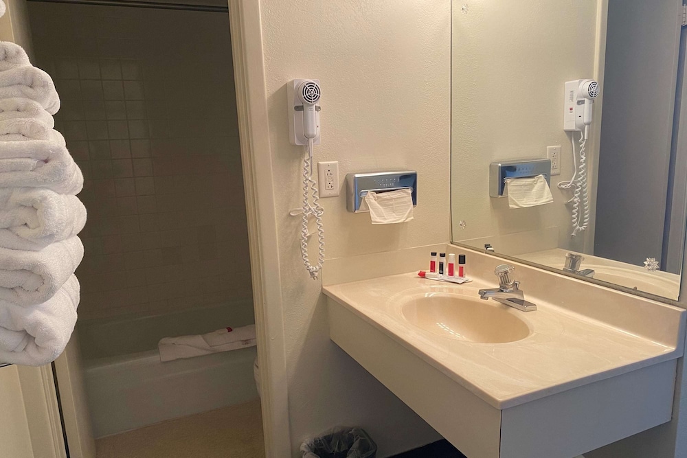 Travelodge by Wyndham Powell - photo 14
