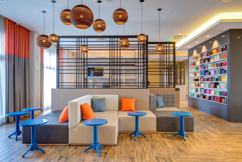 Hampton Inn & Suites Boston Waltham - photo 2