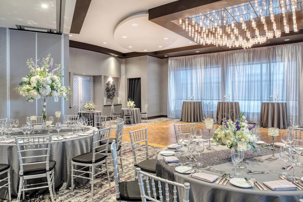 Renaissance by Marriott Boston Patriot Place Hotel - photo 4