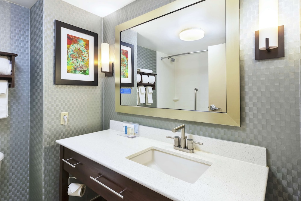 Hampton Inn Clinton - photo 21