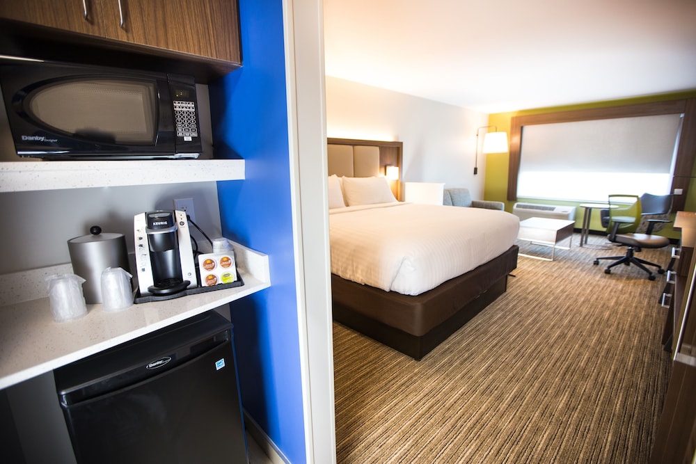 Holiday Inn Express & Suites Greenville S Piedmont by IHG - photo 5