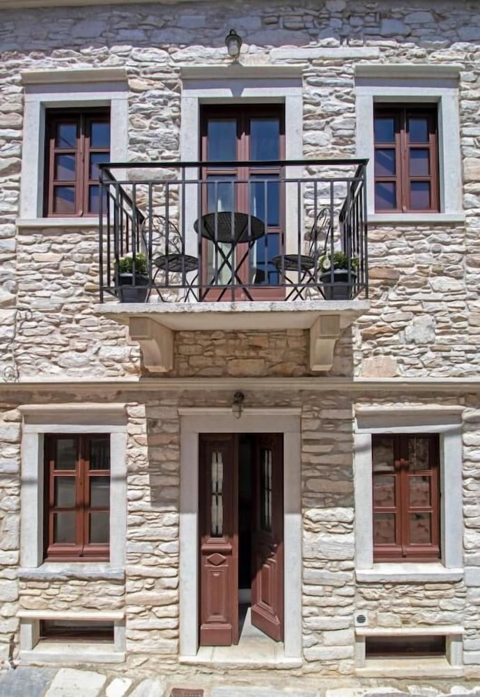 Platsa's House — 4-Star Luxury Hotel in Naxos, Greece