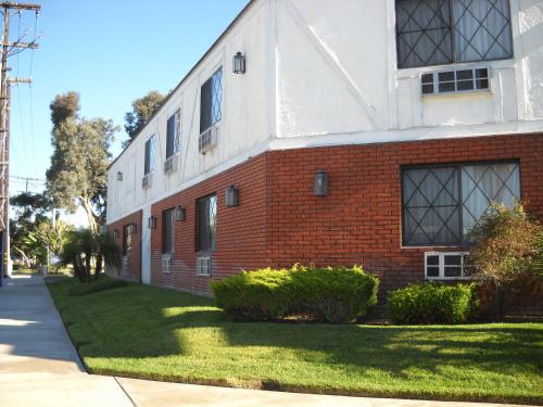 Palms Courtyard Inn - photo 4