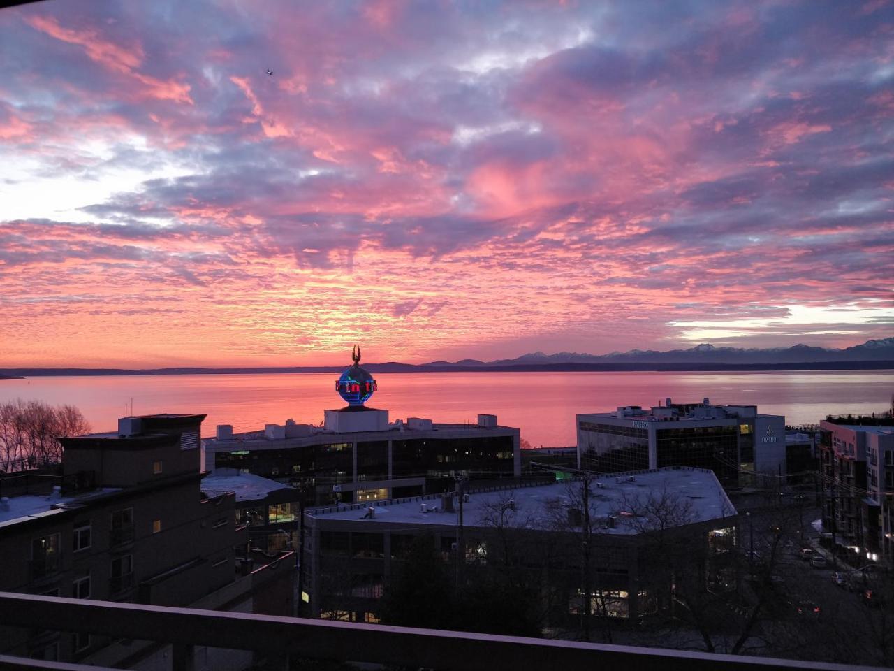Top Floor Water View Oasis Near Space Needle & Cruise — 5-Star Luxury Hotel in Seattle, United States
