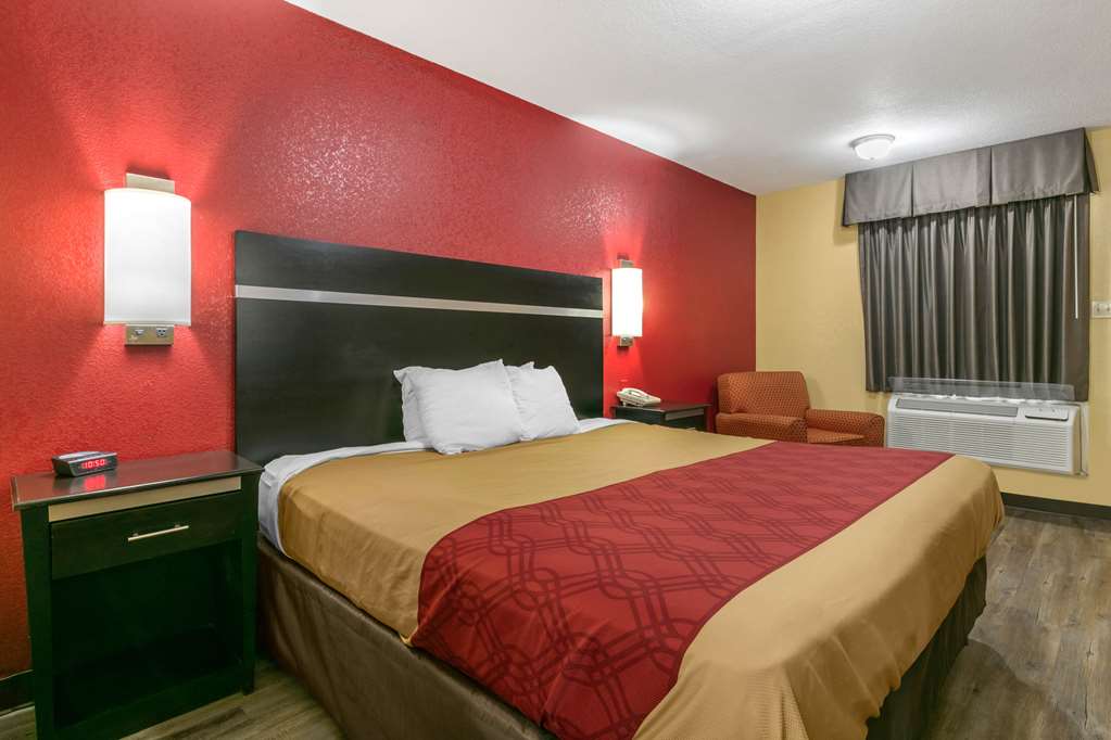 Econo Lodge Jonesboro - photo 17