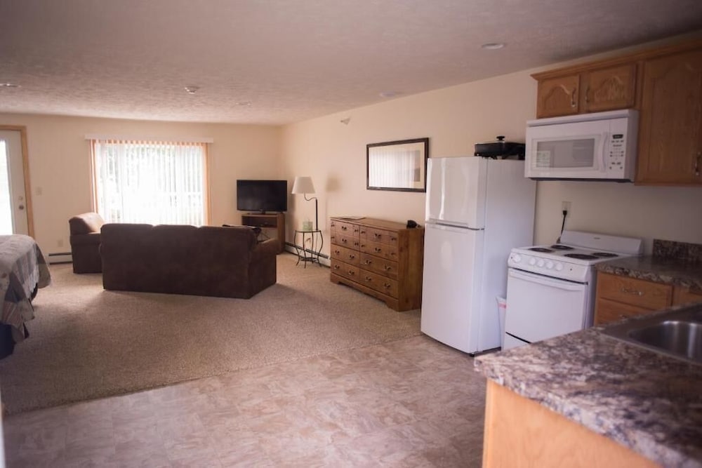 M 22 Inn Suttons Bay - photo 34