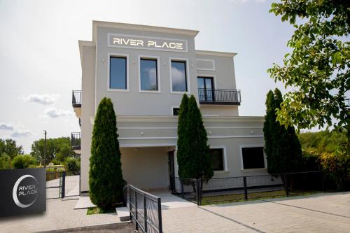 River Place - carbon neutral hotel in Pitesti
