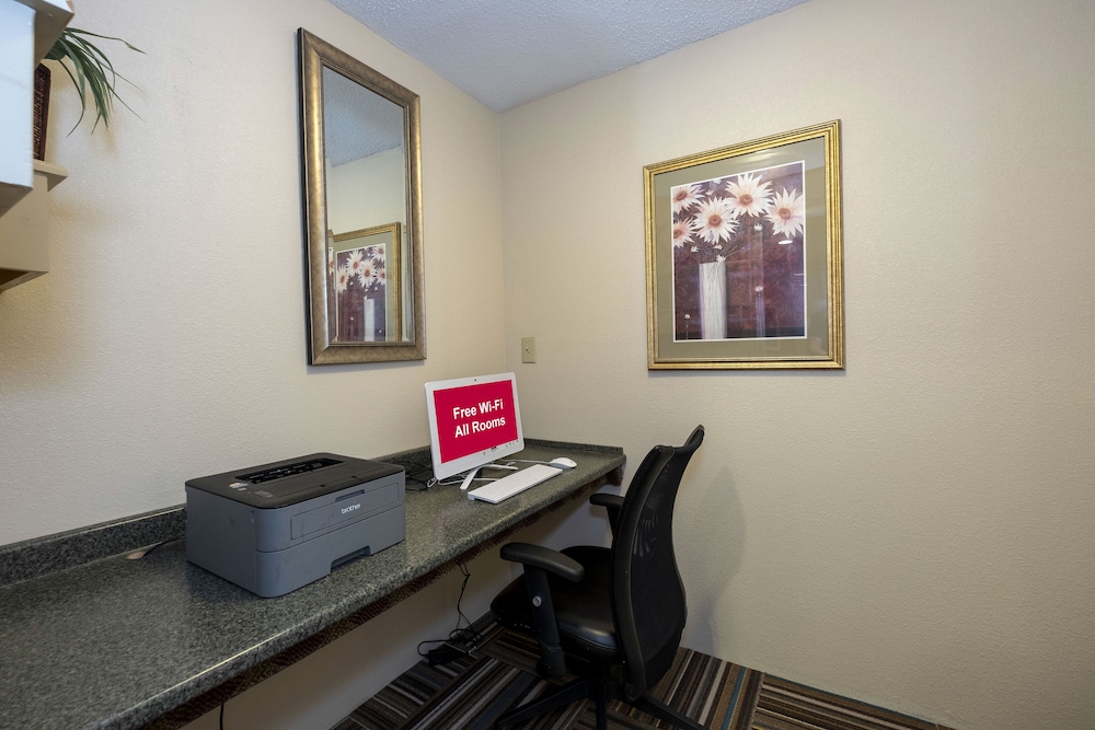 Red Roof Inn Clifton Park - photo 42