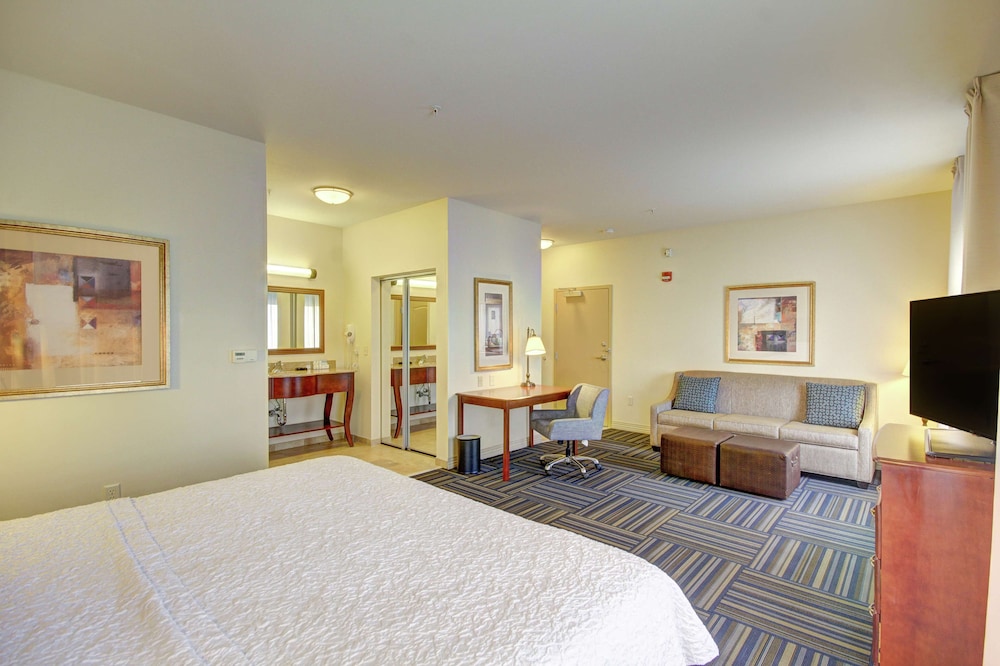 Hampton Inn & Suites Alexandria - photo 13