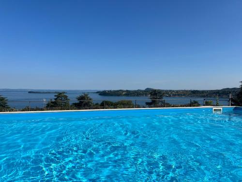 Feli Holiday Home Panoramic pool lake view in Gardone Riviera — 4-Star Luxury Hotel in Gardone Riviera, Italy