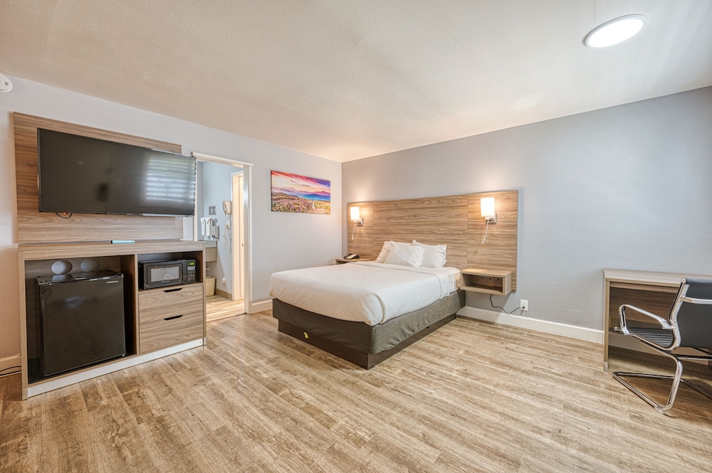 Vagabond Inn San Luis Obispo - photo 9