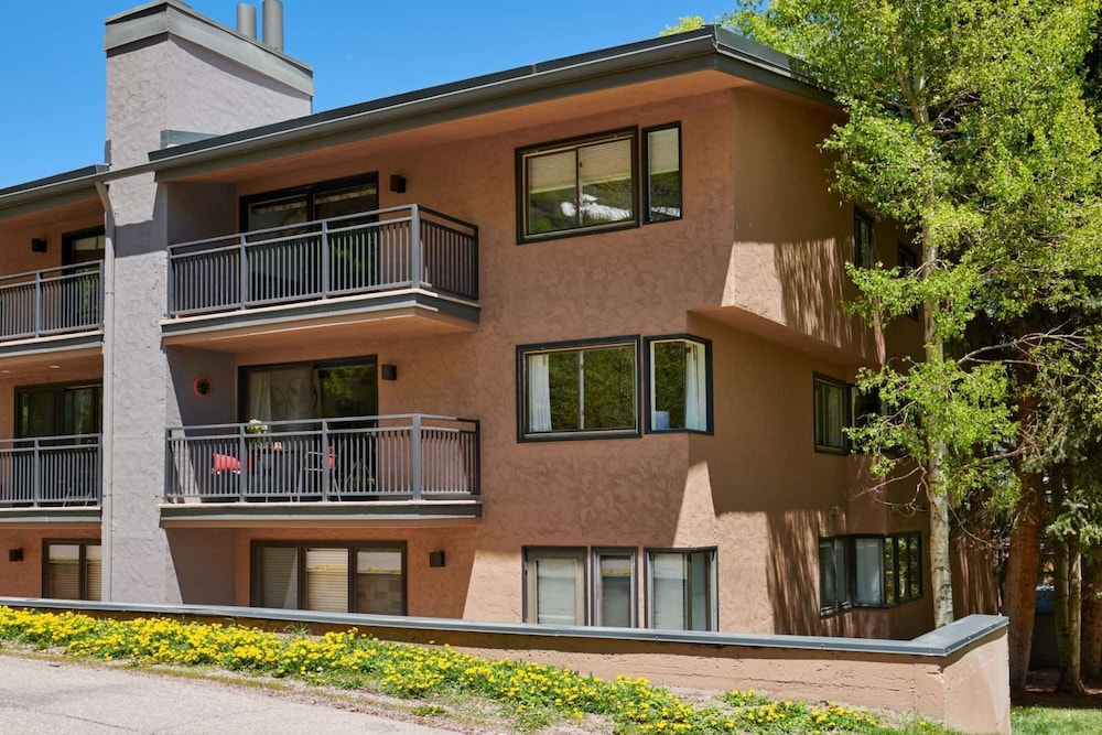 700 Monarch 201 — 4-Star Luxury Hotel in Aspen, United States