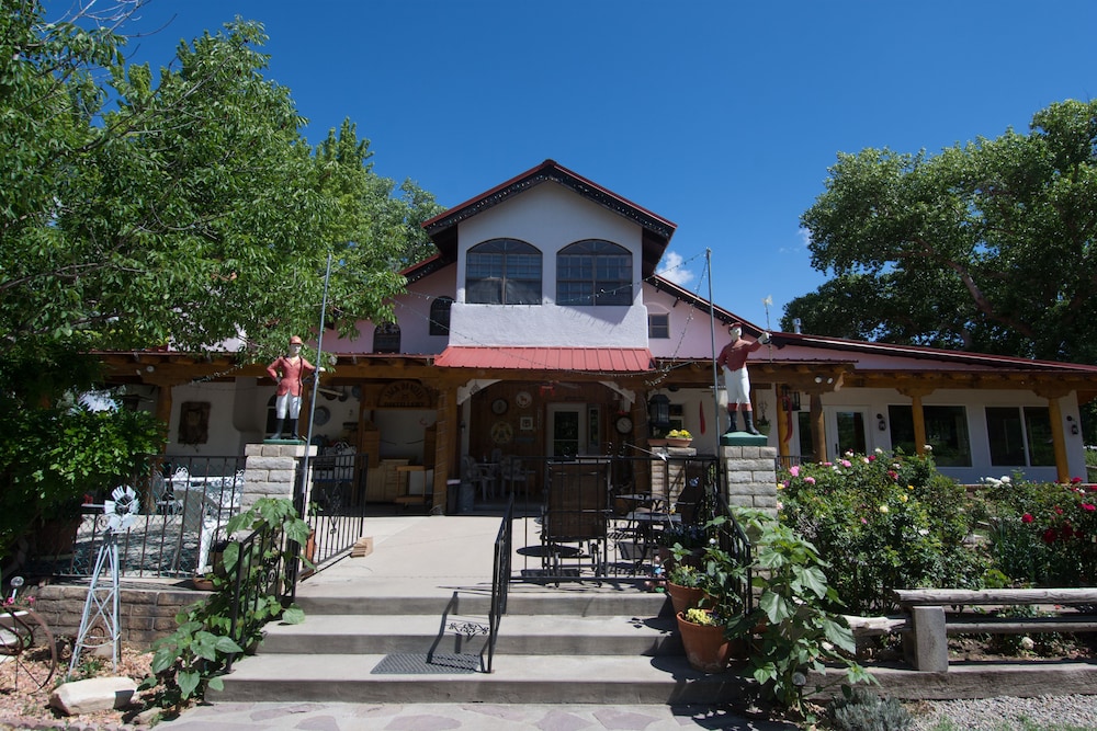 Red Horse Bed and Breakfast - photo 2