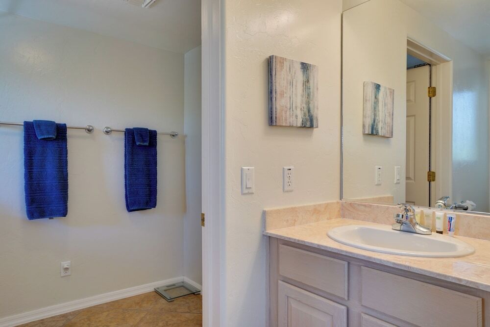 Updated Tucson Home with Panoramic Mtn Views and Pool — 4-Star Luxury Hotel in Tucson, United States