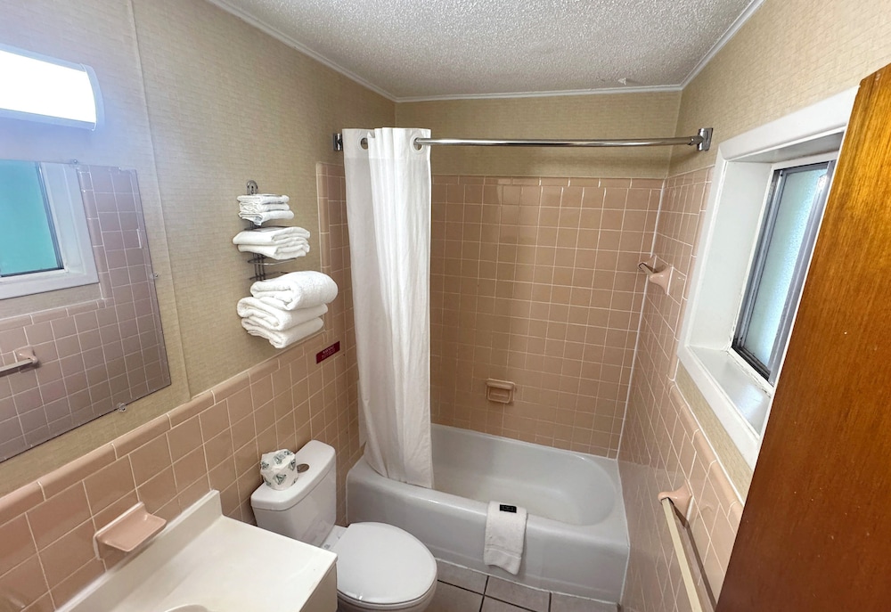 Castlewood Inn - photo 34