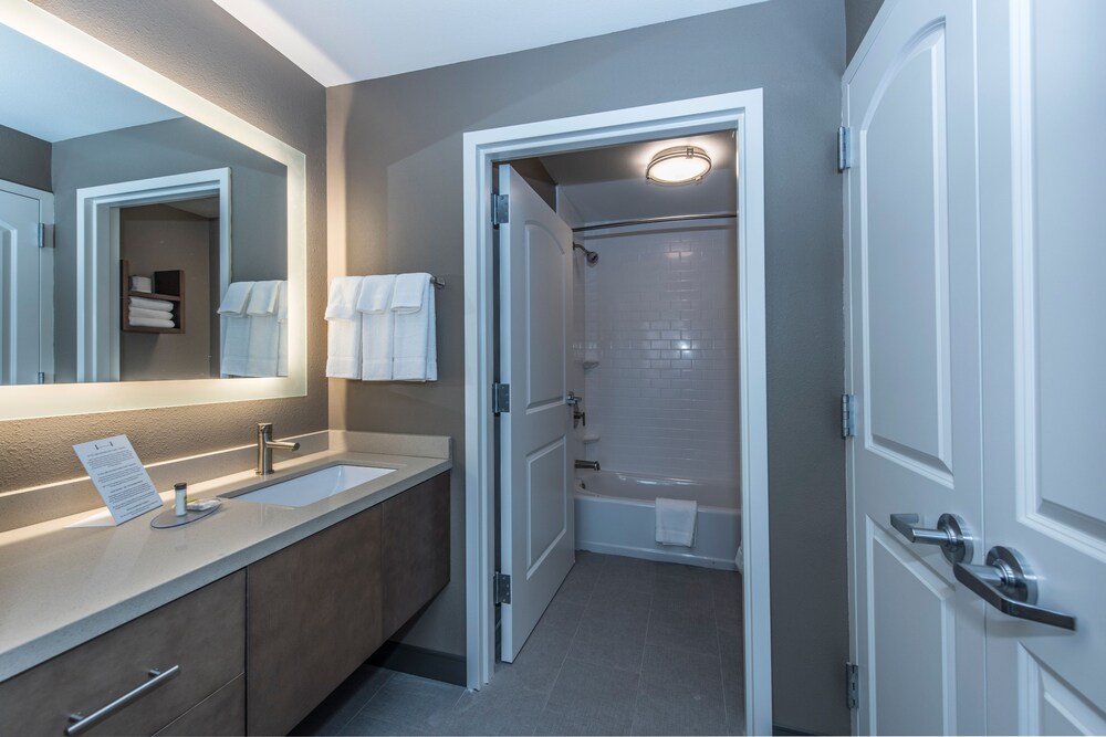 Staybridge Suites Charleston Mount Pleasant by IHG - photo 28