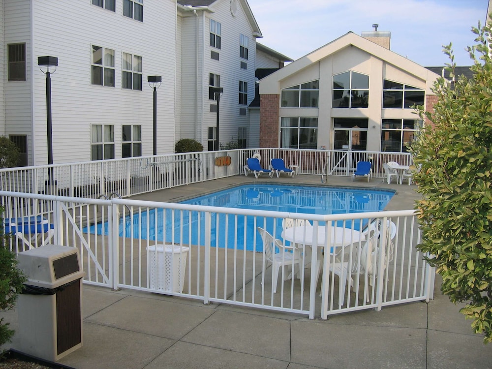 Hampton Inn & Suites Cleveland Independence - photo 21